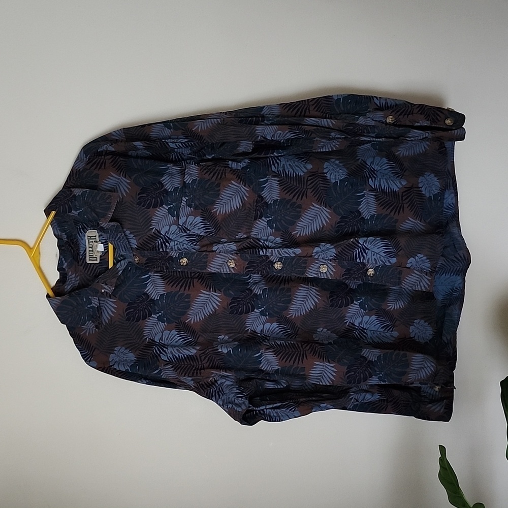 Duluth Trading Co Palm Leaf Print Long Sleeve Button Down Shirt. Tropical.
